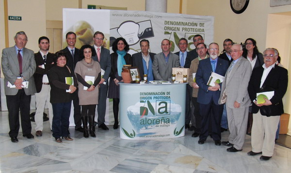 Un libro muestra la visi�n tecnol�gica y cient�fica de la Aceituna Alore�a de M�laga 